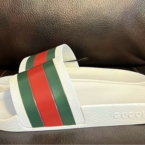 Gucci White Sandals with Red and Green Accents display picture 1